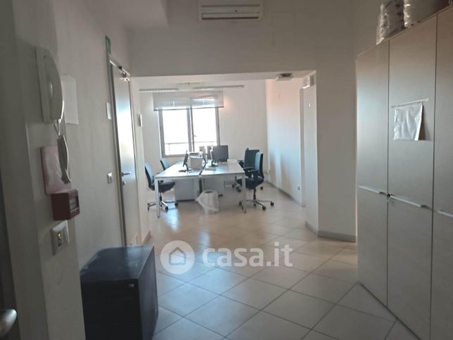 Ufficio in commerciale in 