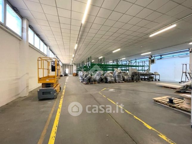 Capannone in commerciale in Via G. Galilei 47