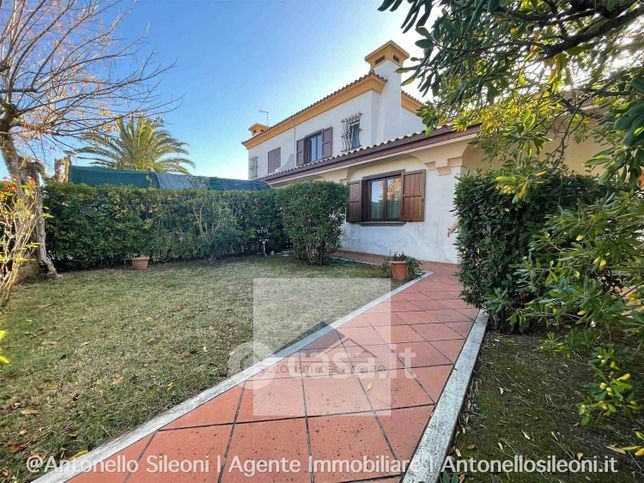 Casa indipendente in residenziale in 