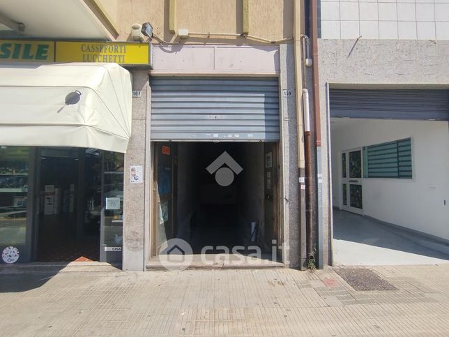 Capannone in commerciale in Via Is Mirrionis 159