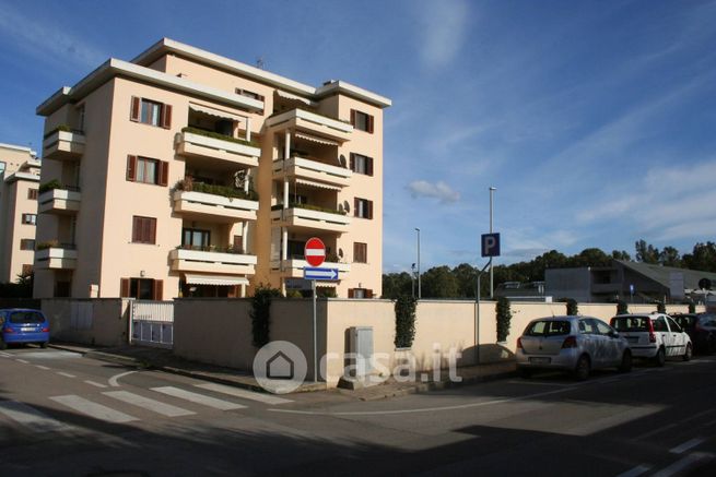 Garage/posto auto in residenziale in Via dei Salici 5 A