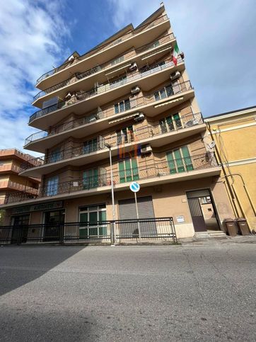 Appartamento in residenziale in Viale Crotone 7