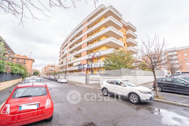 Garage/posto auto in residenziale in Via Biagio Petrocelli 228