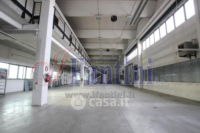 Capannone in commerciale in Via Roma 110
