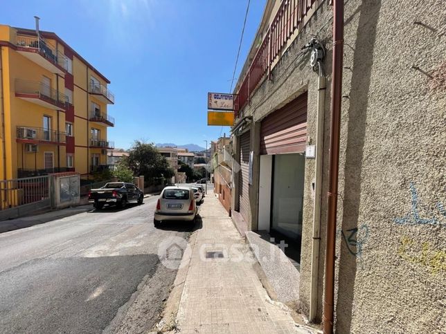 Box/posto auto in residenziale in Via Carbonia 7