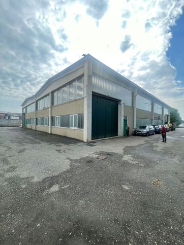 Capannone in commerciale in Via M. Polo 28
