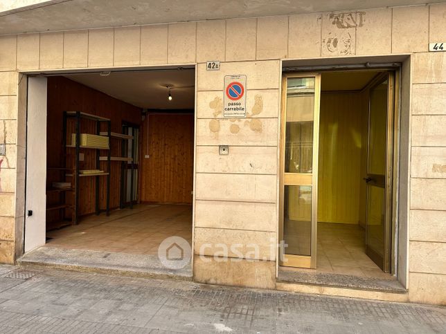 Box/posto auto in residenziale in Via Foscolo 42