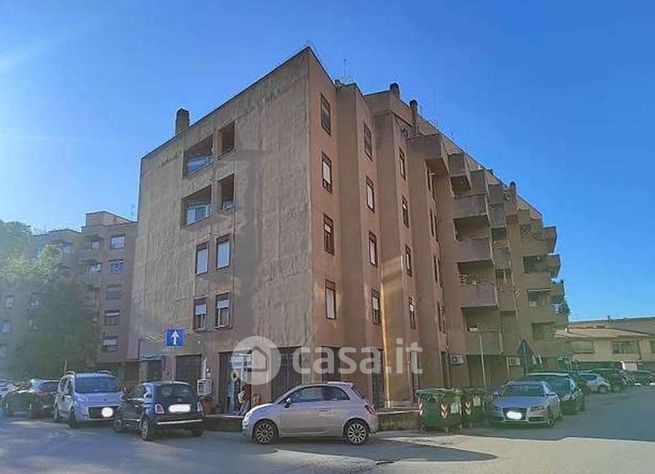 Appartamento in residenziale in Via Monte Bianco 21