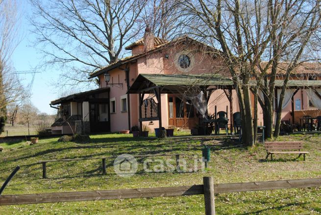 Casa bi/trifamiliare in residenziale in Via della Macchia