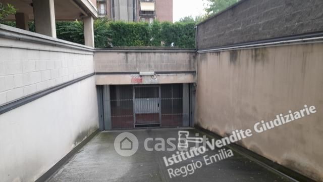 Box/posto auto in residenziale in Via John Fitzgerald Kennedy 25