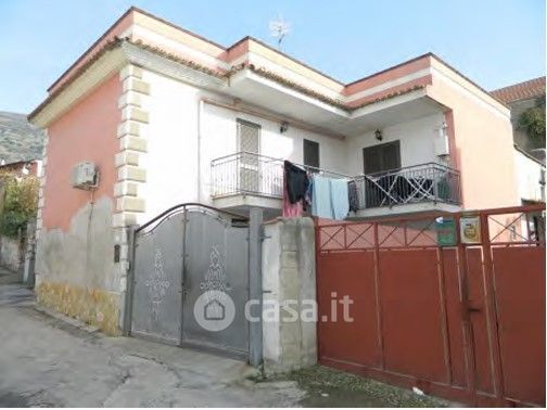 Casa indipendente in residenziale in Vico Raffaele Viviani 1