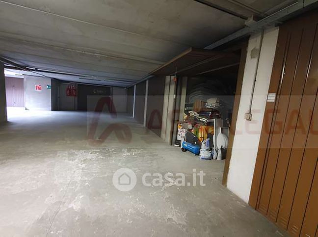 Box/posto auto in residenziale in Via Francesco Guarnerio 9