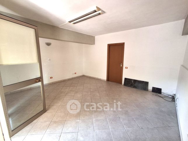 Ufficio in commerciale in 