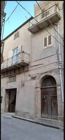 Box/posto auto in residenziale in Via Roma
