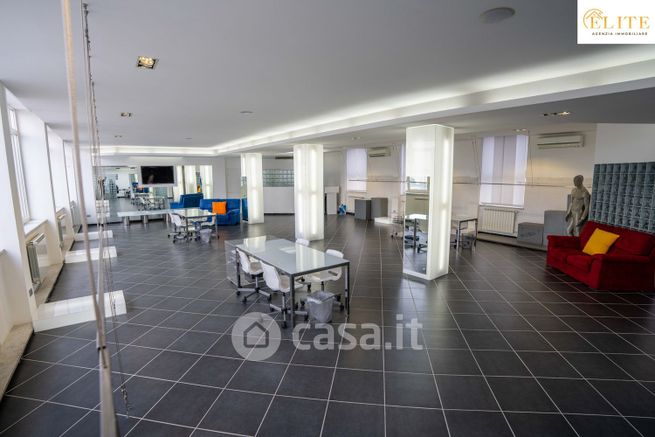 Ufficio in commerciale in Via Valdellatorre 273