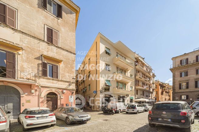 Ufficio in commerciale in Via Piave 4