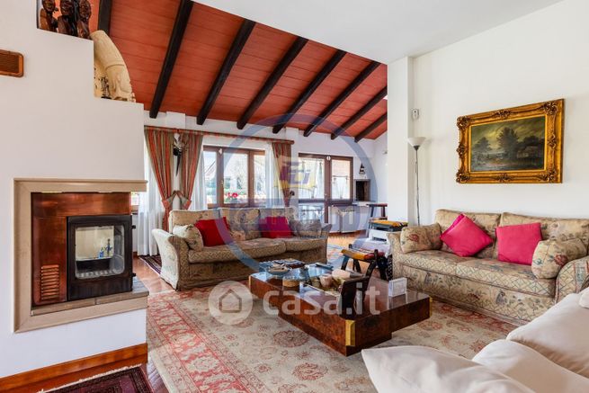 Casa bi/trifamiliare in residenziale in Via Ettore Pinelli