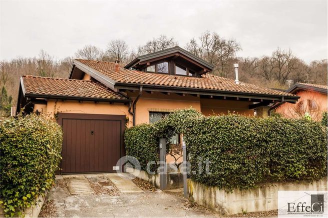 Villa in residenziale in Via F. Brugnoni 30 A