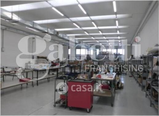 Capannone in commerciale in Via Alessandro Volta 20