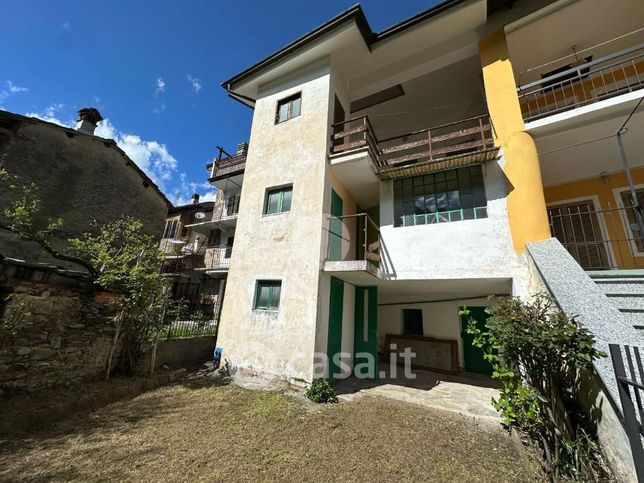 Casa bi/trifamiliare in residenziale in Via Sereine 19