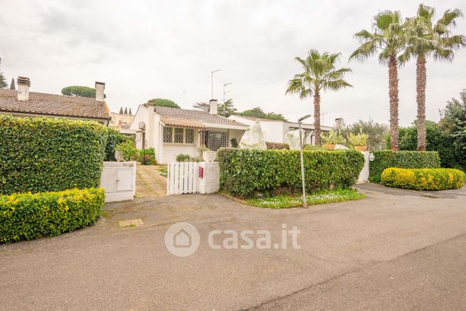 Casa bi/trifamiliare in residenziale in Largo Olgiata