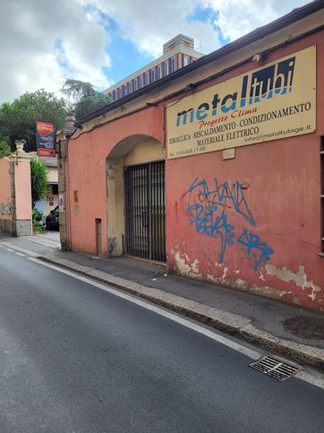 Box/posto auto in residenziale in Via Ciro Menotti