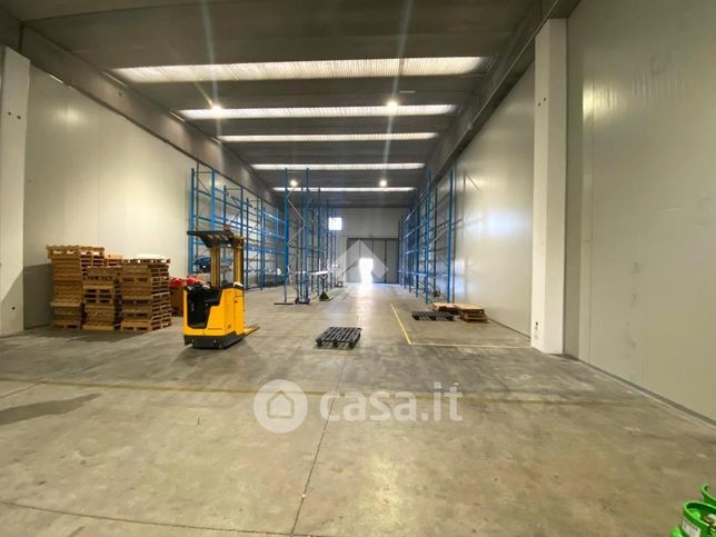 Capannone in commerciale in Vicolo Gela 5