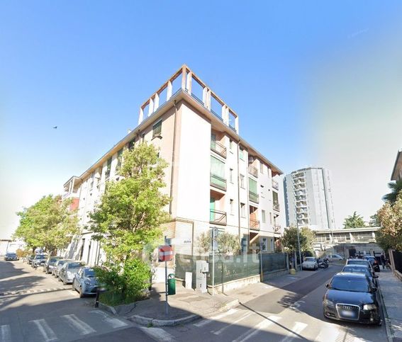 Capannone in commerciale in Via Adda 4