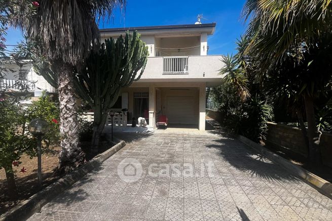 Casa indipendente in residenziale in Via Giuseppe Mirabile