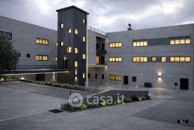 Capannone in commerciale in Via Predda Niedda Strada 8
