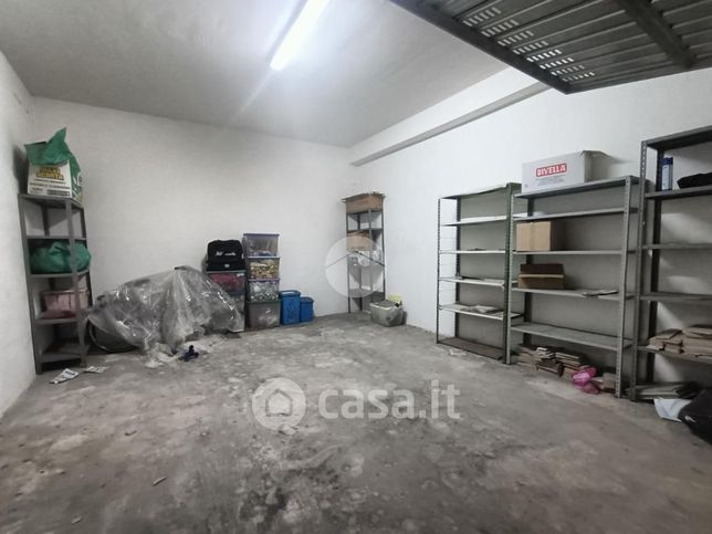 Box/posto auto in residenziale in Viale della Resistenza 16