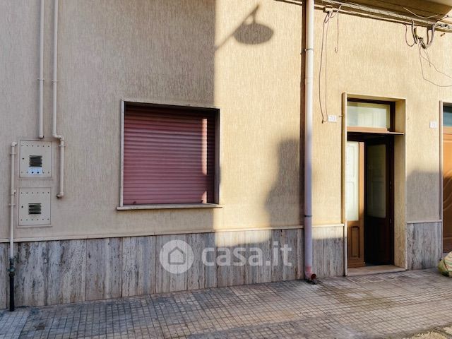 Casa indipendente in residenziale in Via Giacinto Azzariti