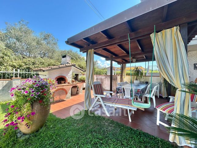 Casa bi/trifamiliare in residenziale in