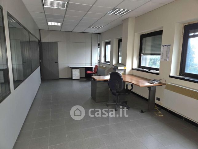 Ufficio in commerciale in Viale Europa