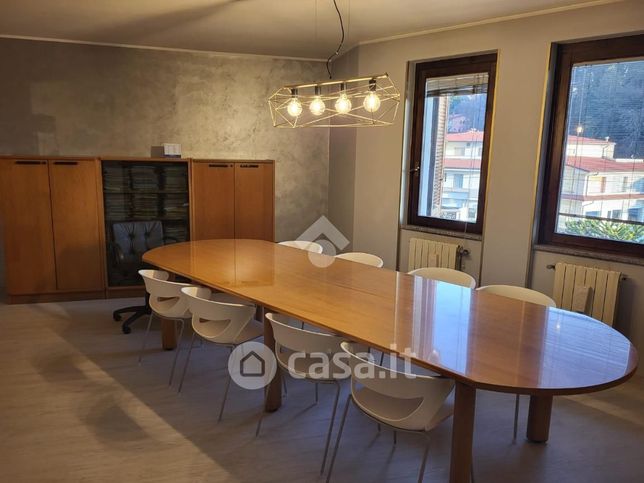Ufficio in commerciale in Viale Italia