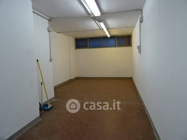 Capannone in commerciale in 