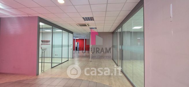 Ufficio in commerciale in Piazza Monza
