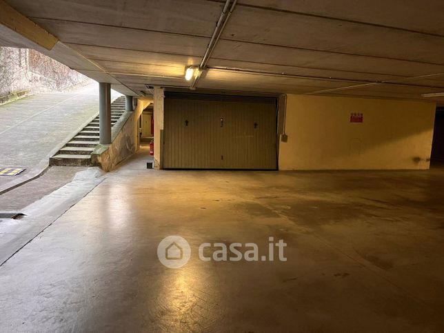 Box/posto auto in residenziale in Via Brigata Lupi 4 a