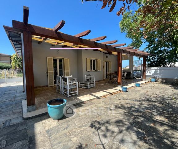 Casa indipendente in residenziale in 