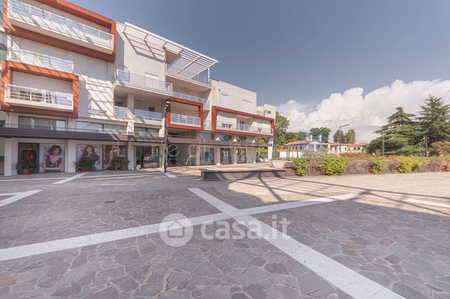 Ufficio in commerciale in Via Roma