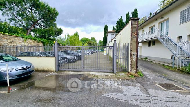 Box/posto auto in residenziale in Via dei Serragli 170