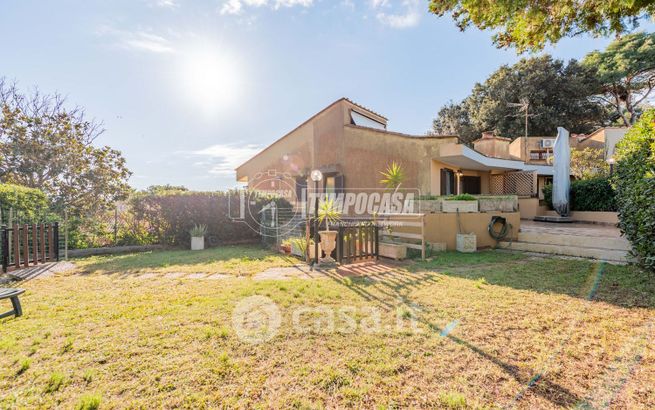 Villetta a schiera in residenziale in Via Alsium 5