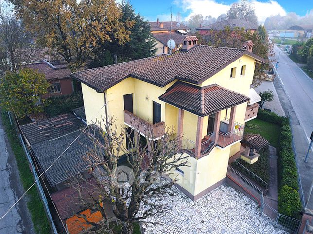 Casa bi/trifamiliare in residenziale in Via per Riolo 18
