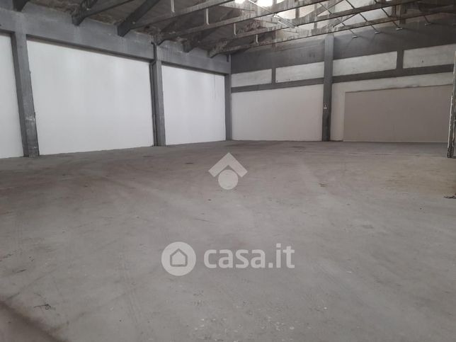 Capannone in commerciale in Via dei Pioppi 18