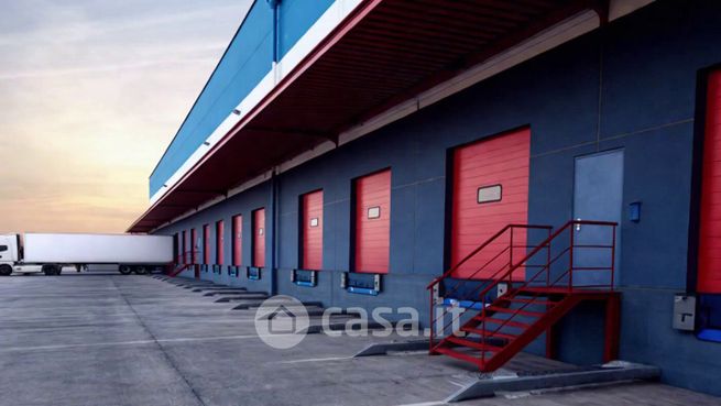 Capannone in commerciale in Via Giacomo Leopardi