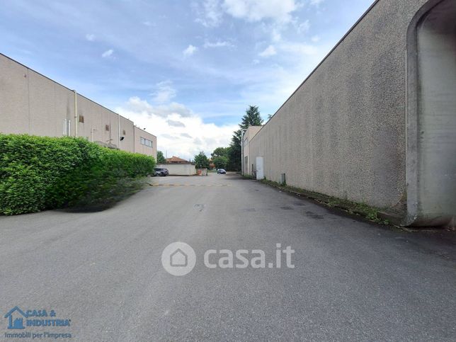 Capannone in commerciale in Via Monte Cervino