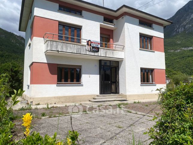 Casa indipendente in residenziale in Via Mezzaterra 101