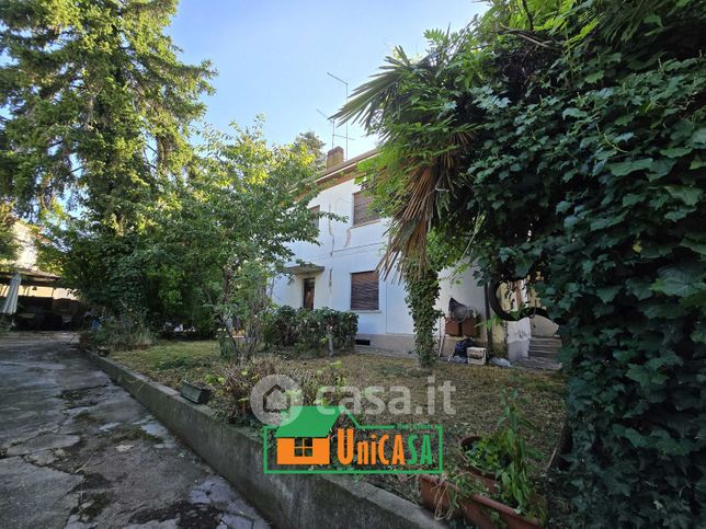 Casa indipendente in residenziale in Via Vincenzo Monti 48