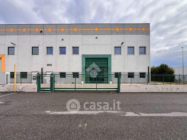 Ufficio in commerciale in Via Benaco