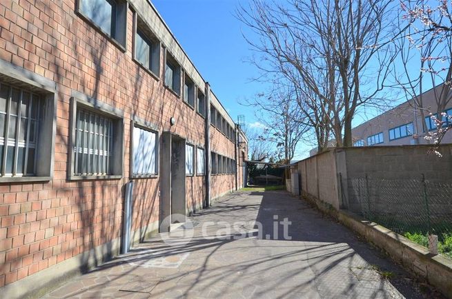 Capannone in commerciale in Via Provinciale Est